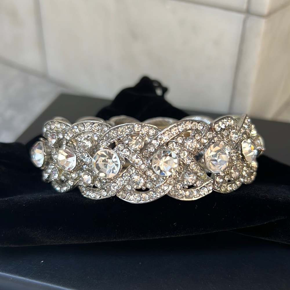 Costume jewelry bracelet